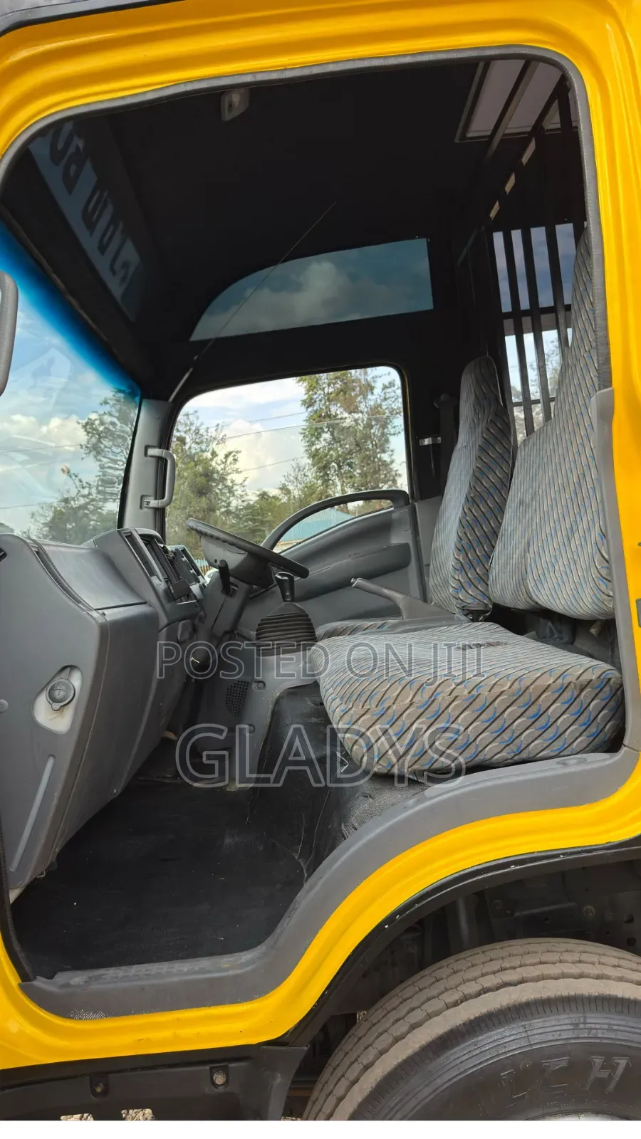 Isuzu NQR 2022 Yellow