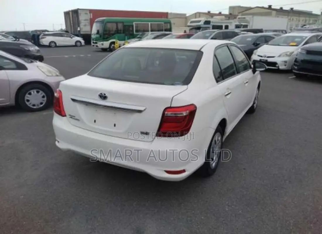 Toyota Axio 1.5 Hybrid 2WD 2020 White