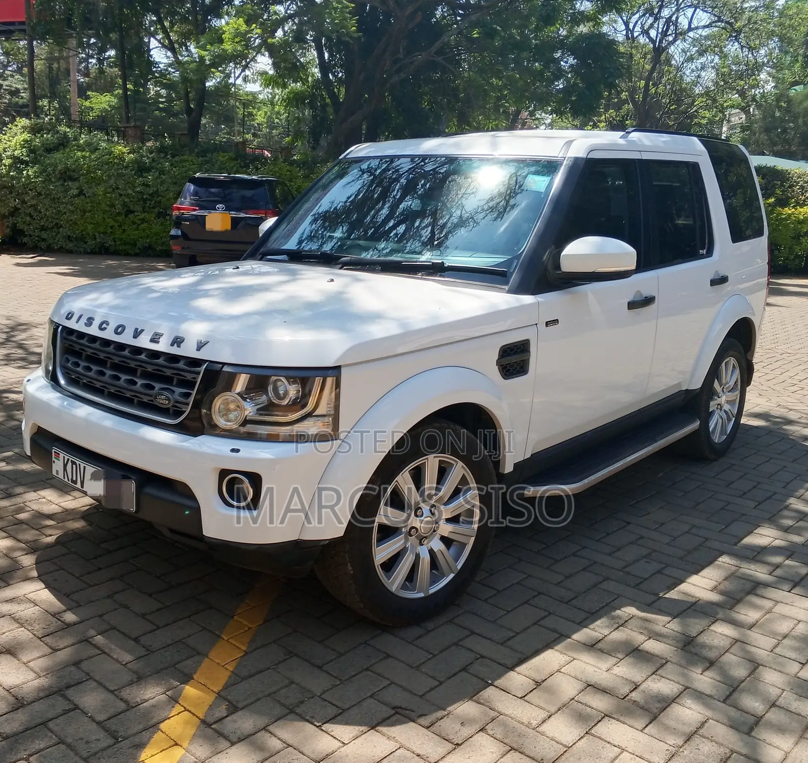 Land Rover Discovery 2015 White