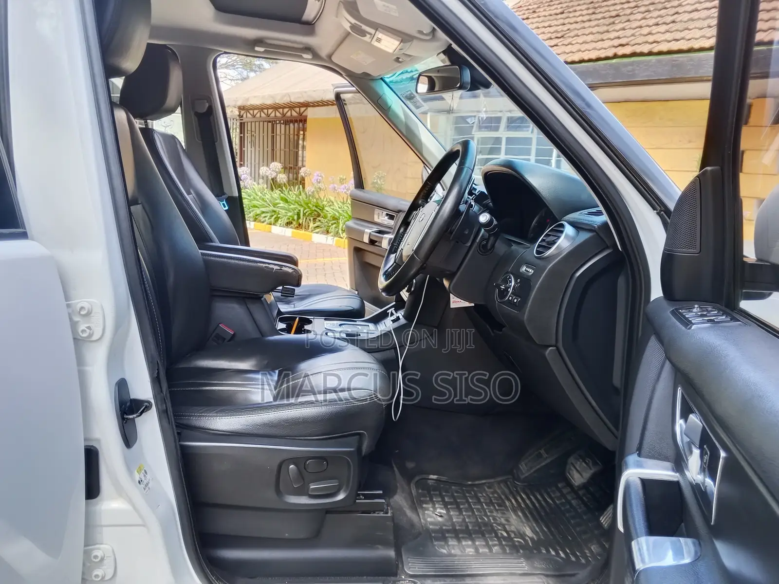 Land Rover Discovery 2015 White