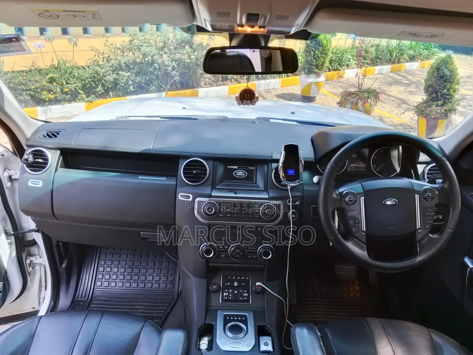 Land Rover Discovery 2015 White