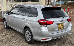 Toyota Corolla Fielder 1.5 Hybrid FWD 2016 Silver