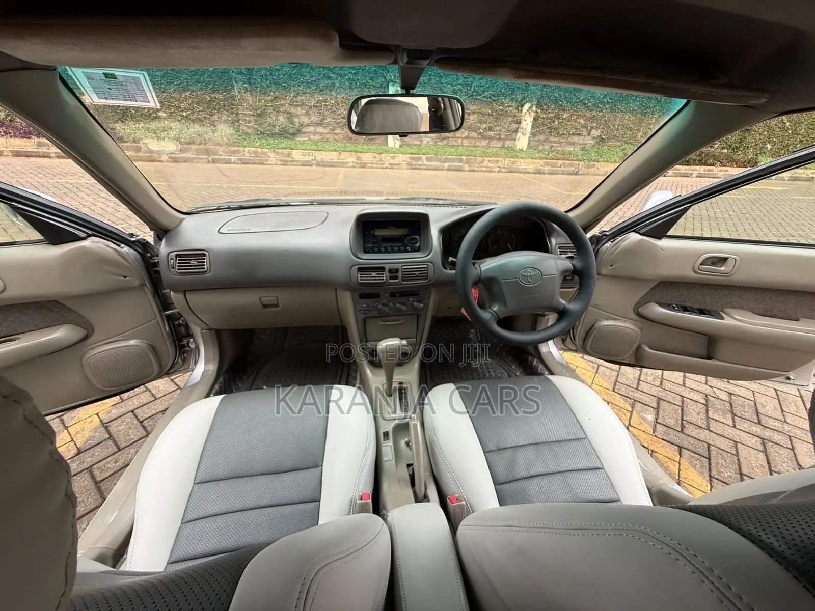 Toyota Corolla 1999 Silver