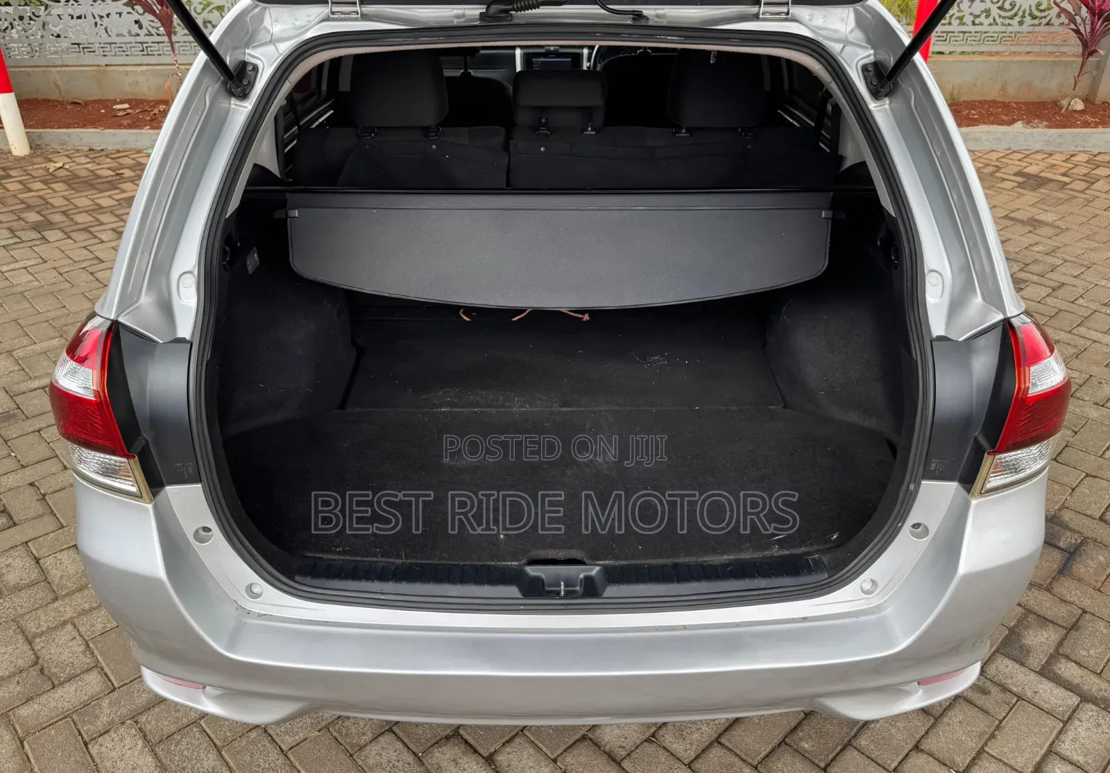 Toyota Corolla Fielder 1.5 Hybrid FWD 2016 Silver