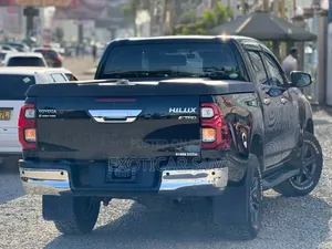 Toyota Hilux 2021 Matt Black
