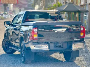 Toyota Hilux 2021 Matt Black