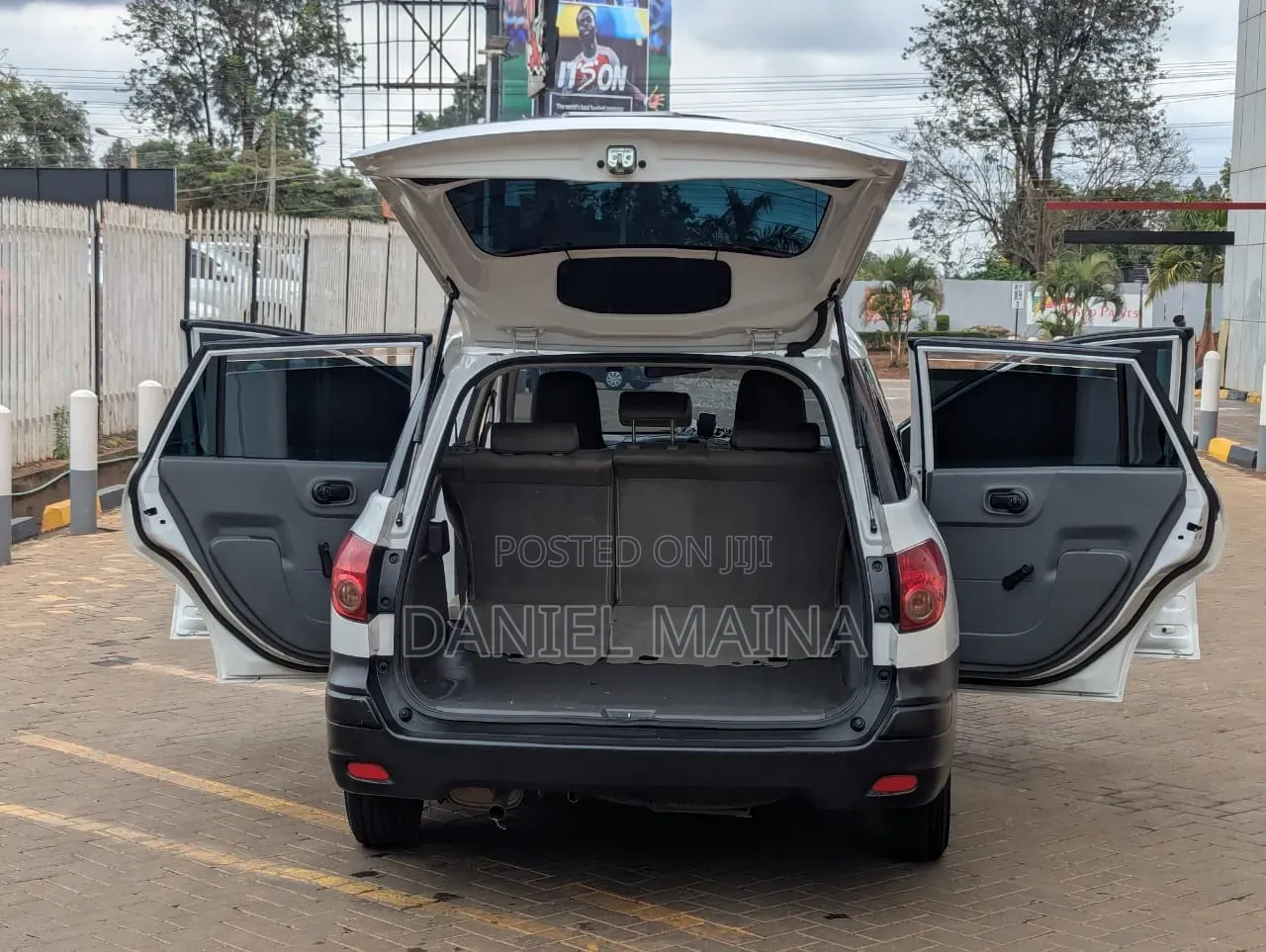 Nissan Advan 2018 White