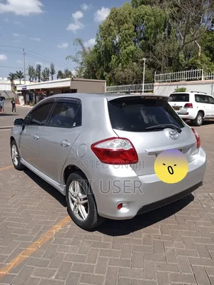Toyota Auris 2010 Silver