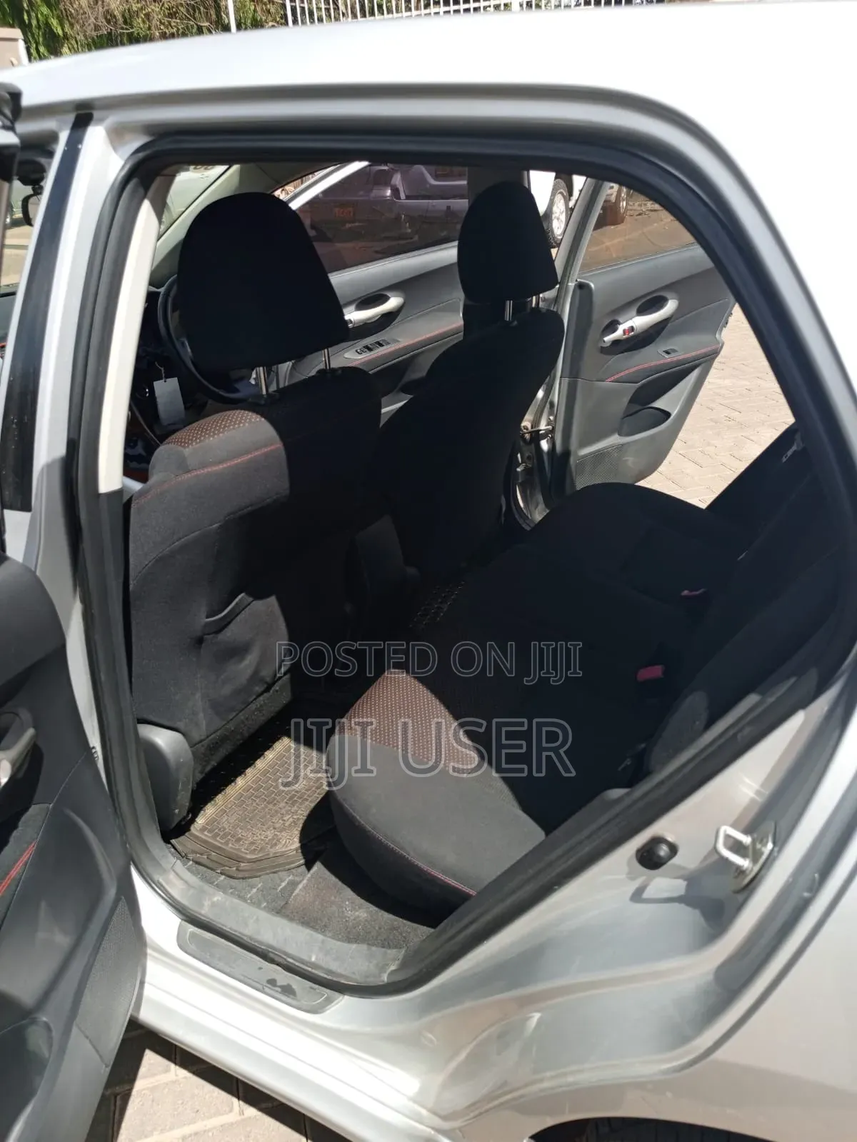 Toyota Auris 2010 Silver