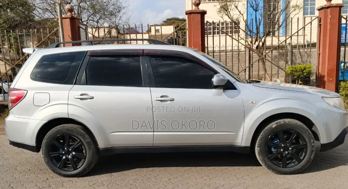 Subaru Forester 2010 Silver