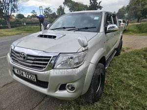 Toyota Hilux 2010 Silver