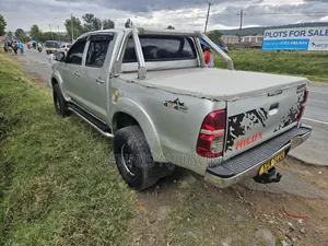Toyota Hilux 2010 Silver