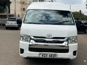 Toyota HiAce 2019 White