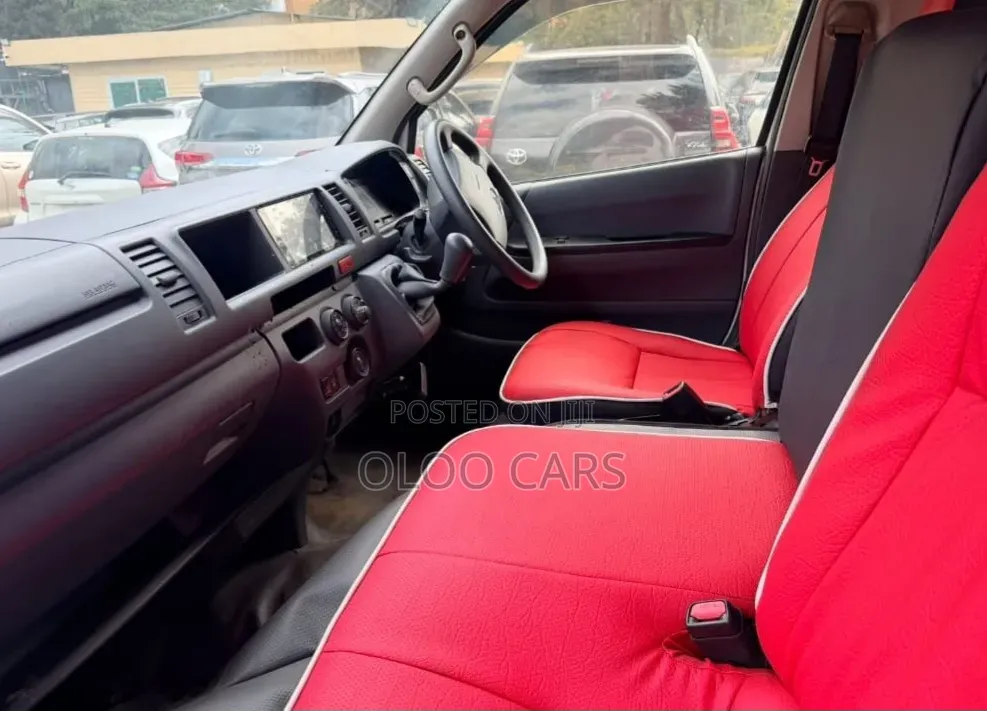 Toyota HiAce 2019 White