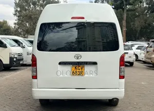 Toyota HiAce 2019 White