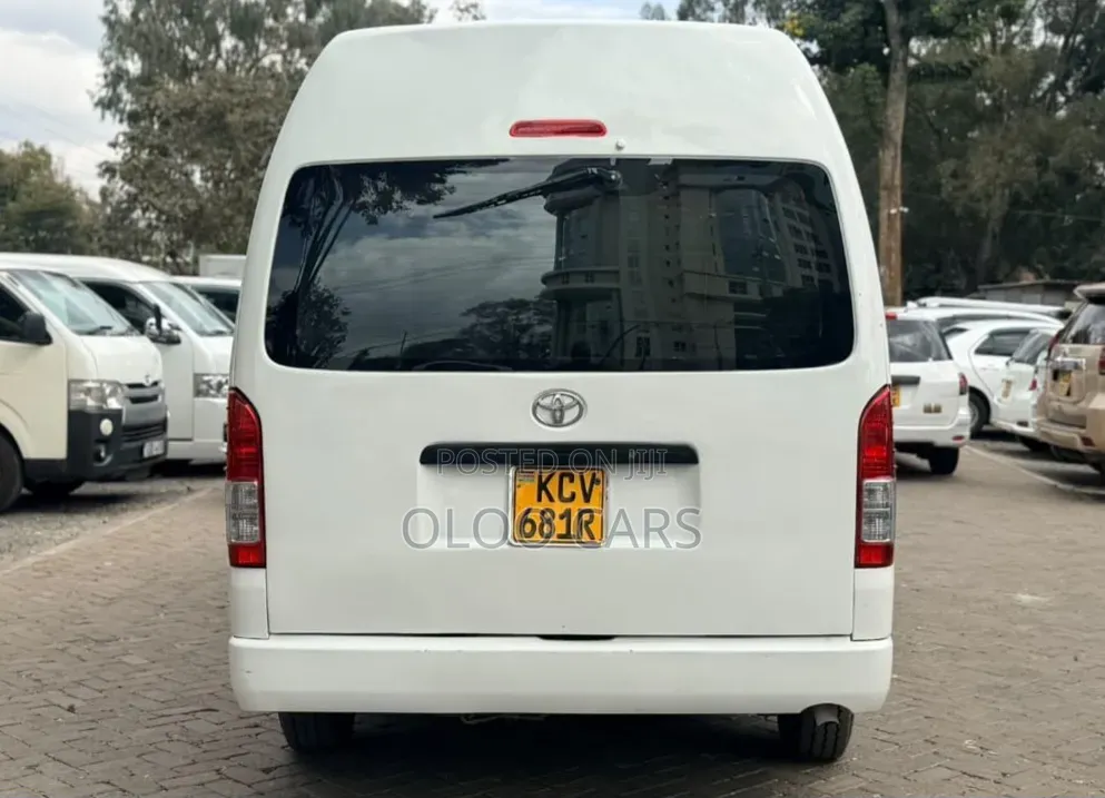 Toyota HiAce 2019 White