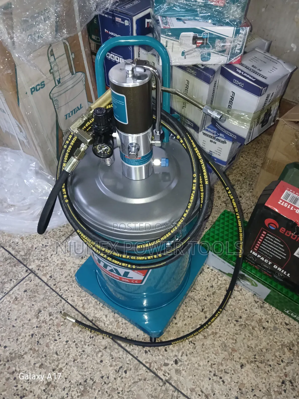Total 30L Air Grease Lubricator (Model THT118302), A