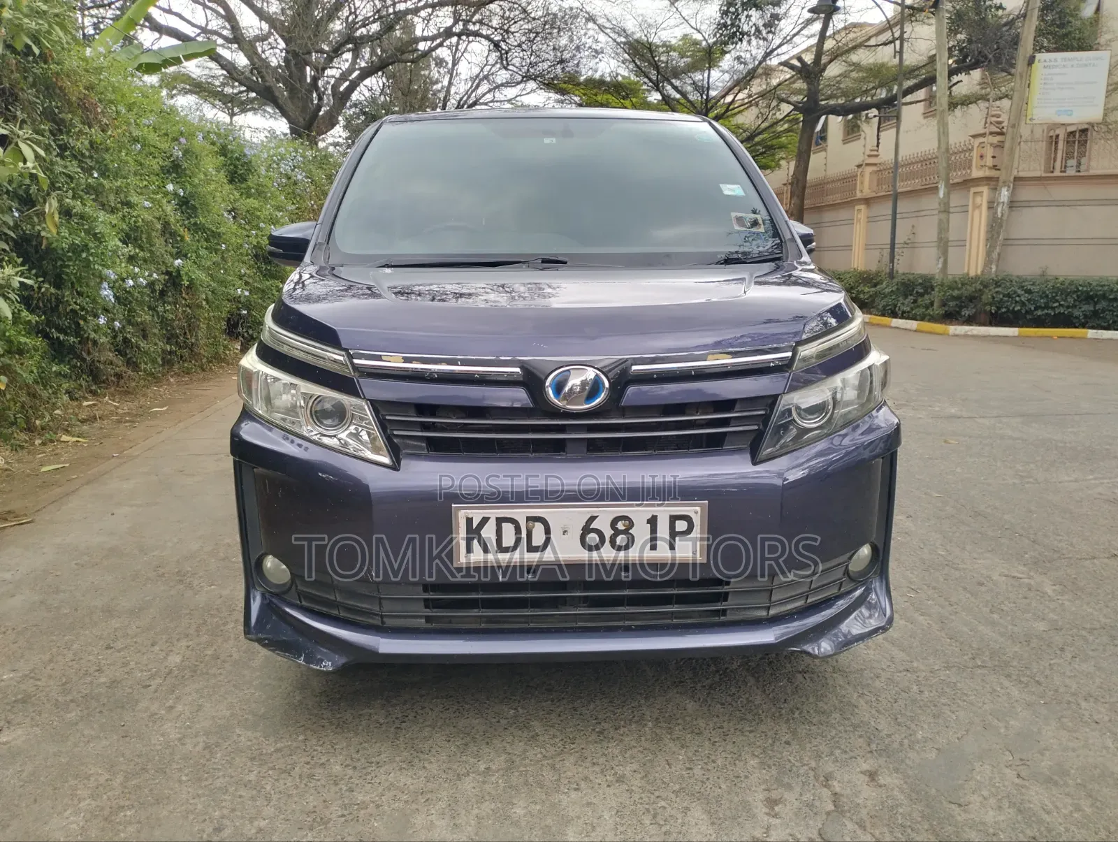 Toyota Voxy 2014 Purple
