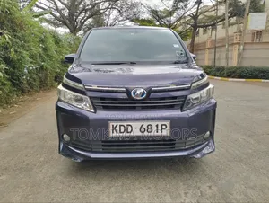 Toyota Voxy 2014 Purple