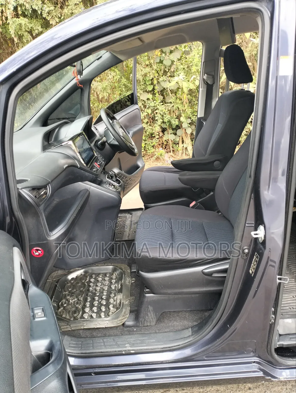 Toyota Voxy 2014 Purple