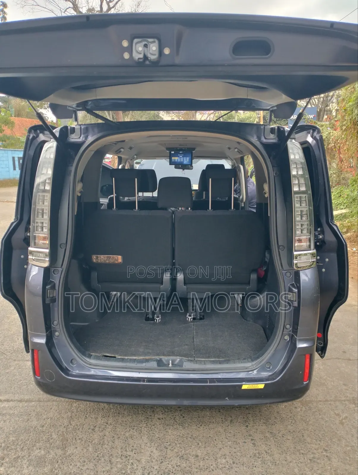 Toyota Voxy 2014 Purple