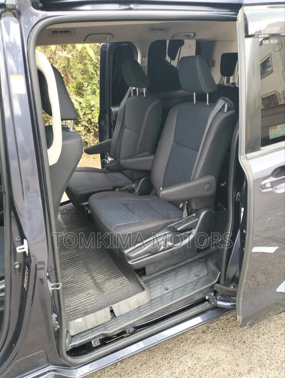 Toyota Voxy 2014 Purple