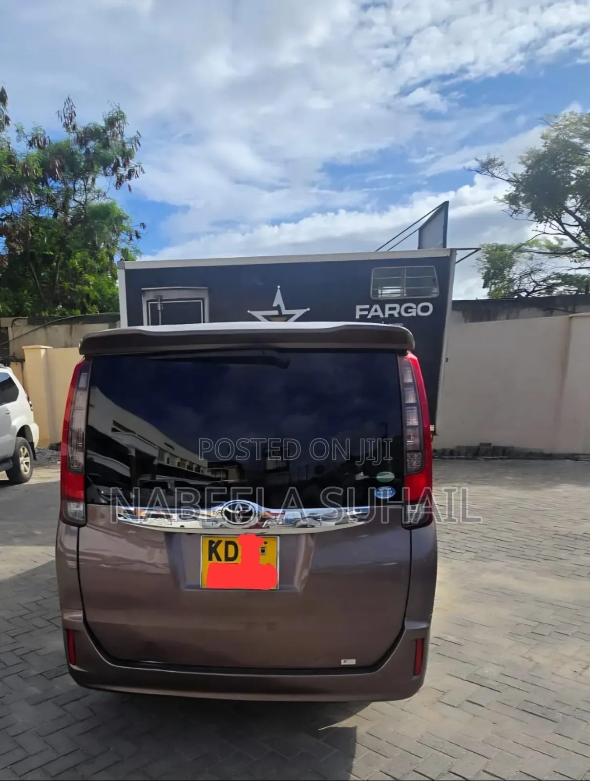 Toyota Noah 2.0 AWD (7 Seater) 2015 Brown