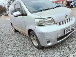 Toyota Porte 2013 Silver