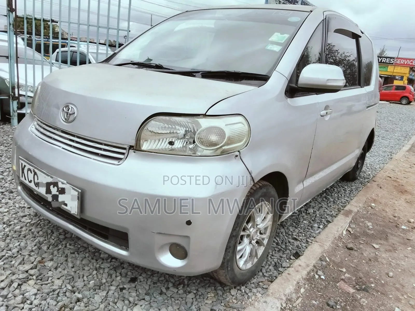Toyota Porte 2013 Silver