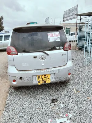 Toyota Porte 2013 Silver