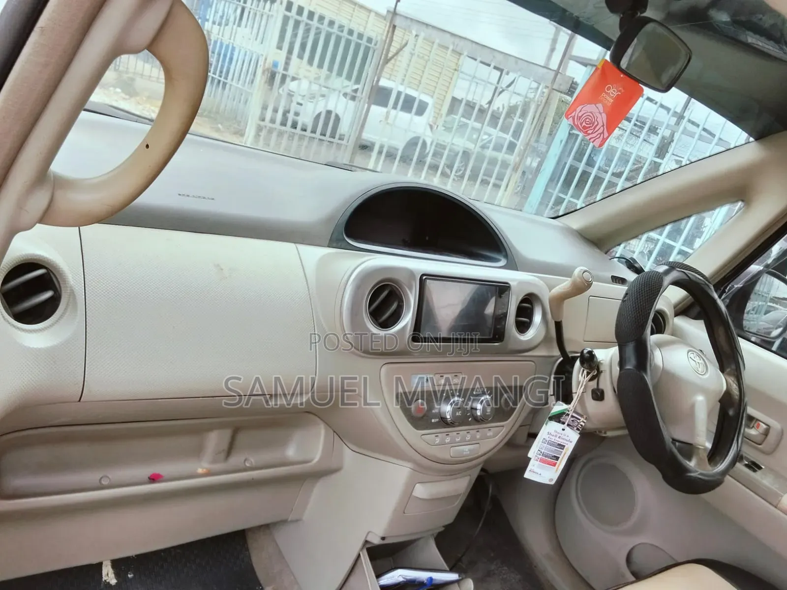 Toyota Porte 2013 Silver