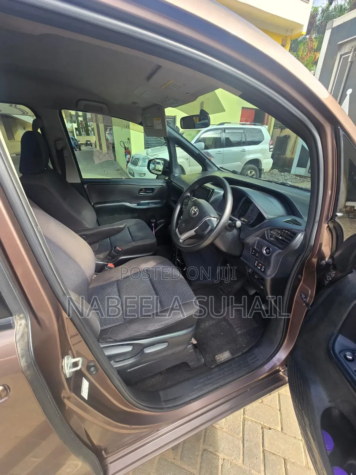 Toyota Noah 2.0 AWD (7 Seater) 2015 Brown