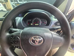 Toyota Noah 2.0 AWD (7 Seater) 2015 Brown