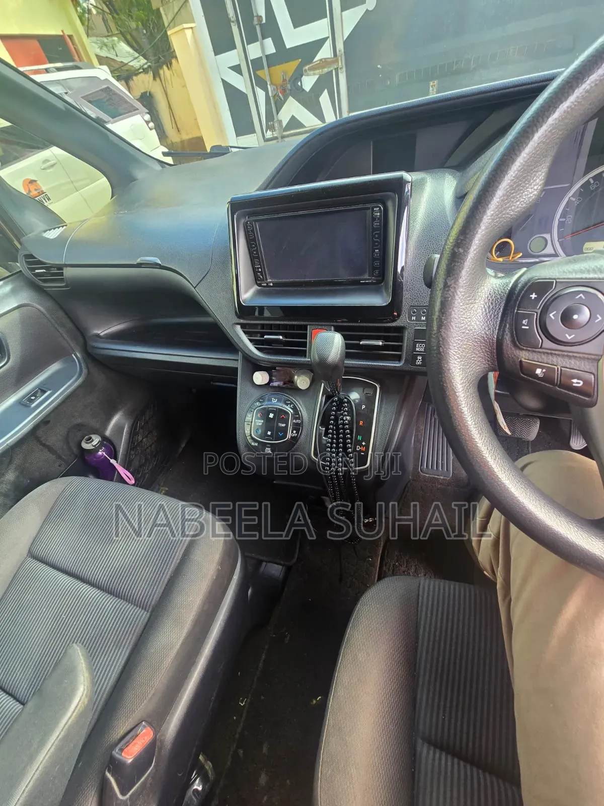 Toyota Noah 2.0 AWD (7 Seater) 2015 Brown