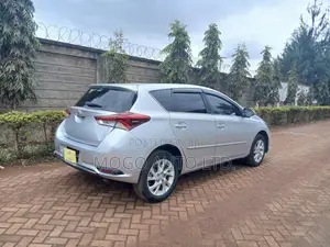 Toyota Auris 2015 Silver