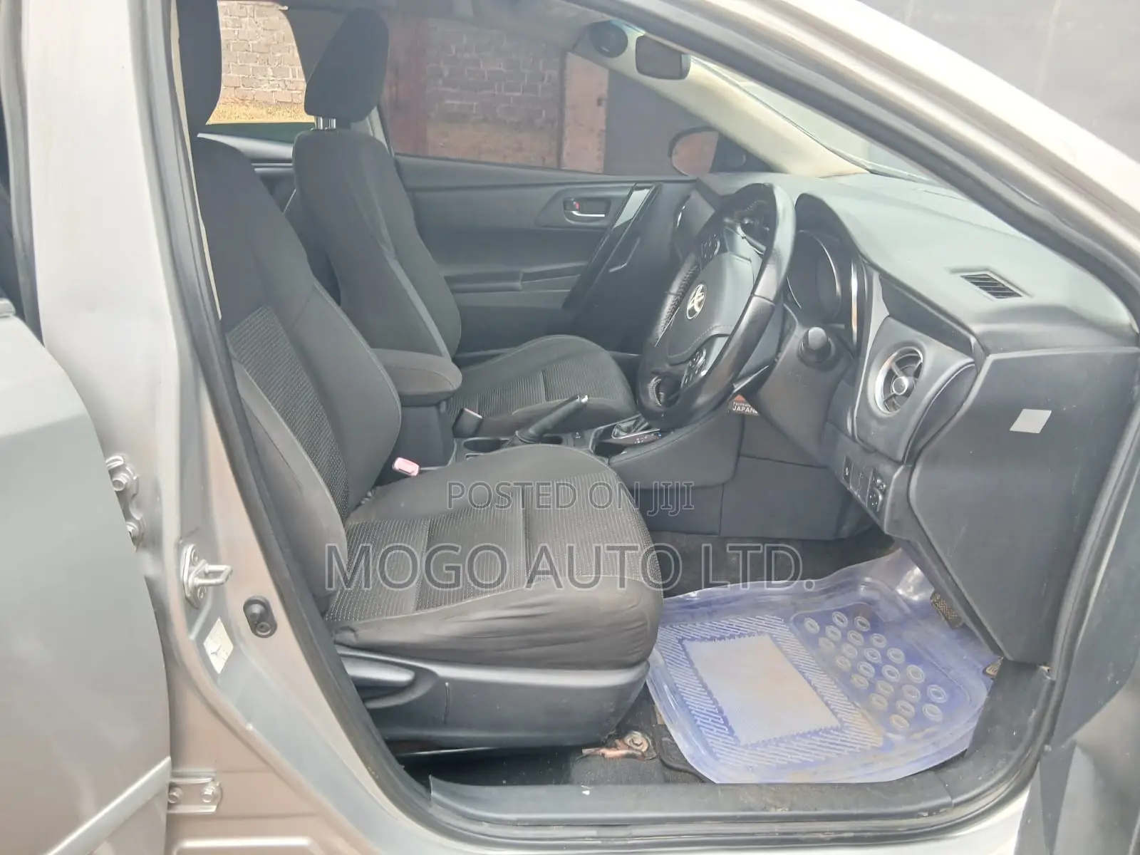 Toyota Auris 2015 Silver