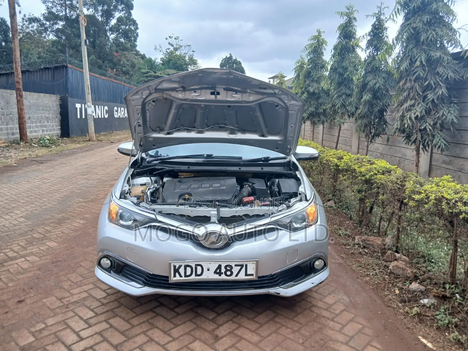 Toyota Auris 2015 Silver
