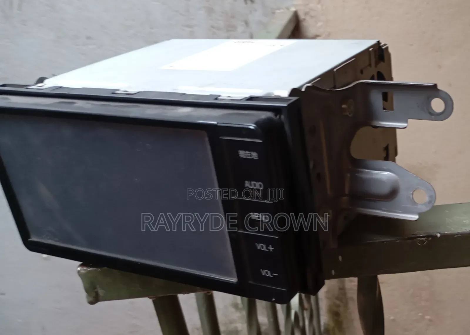 Original Toyota Radio.