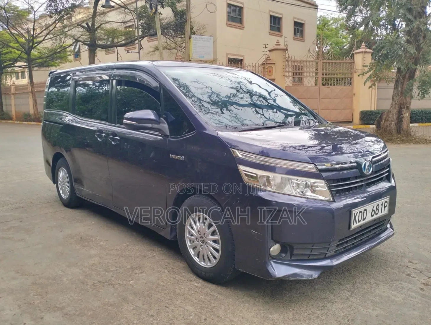 Toyota Voxy 2014 Blue