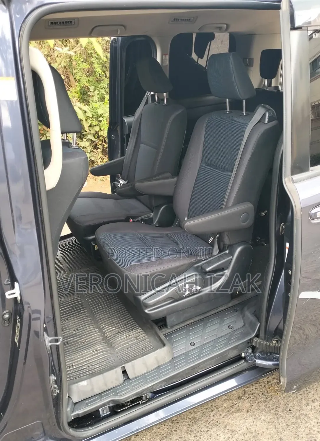 Toyota Voxy 2014 Blue