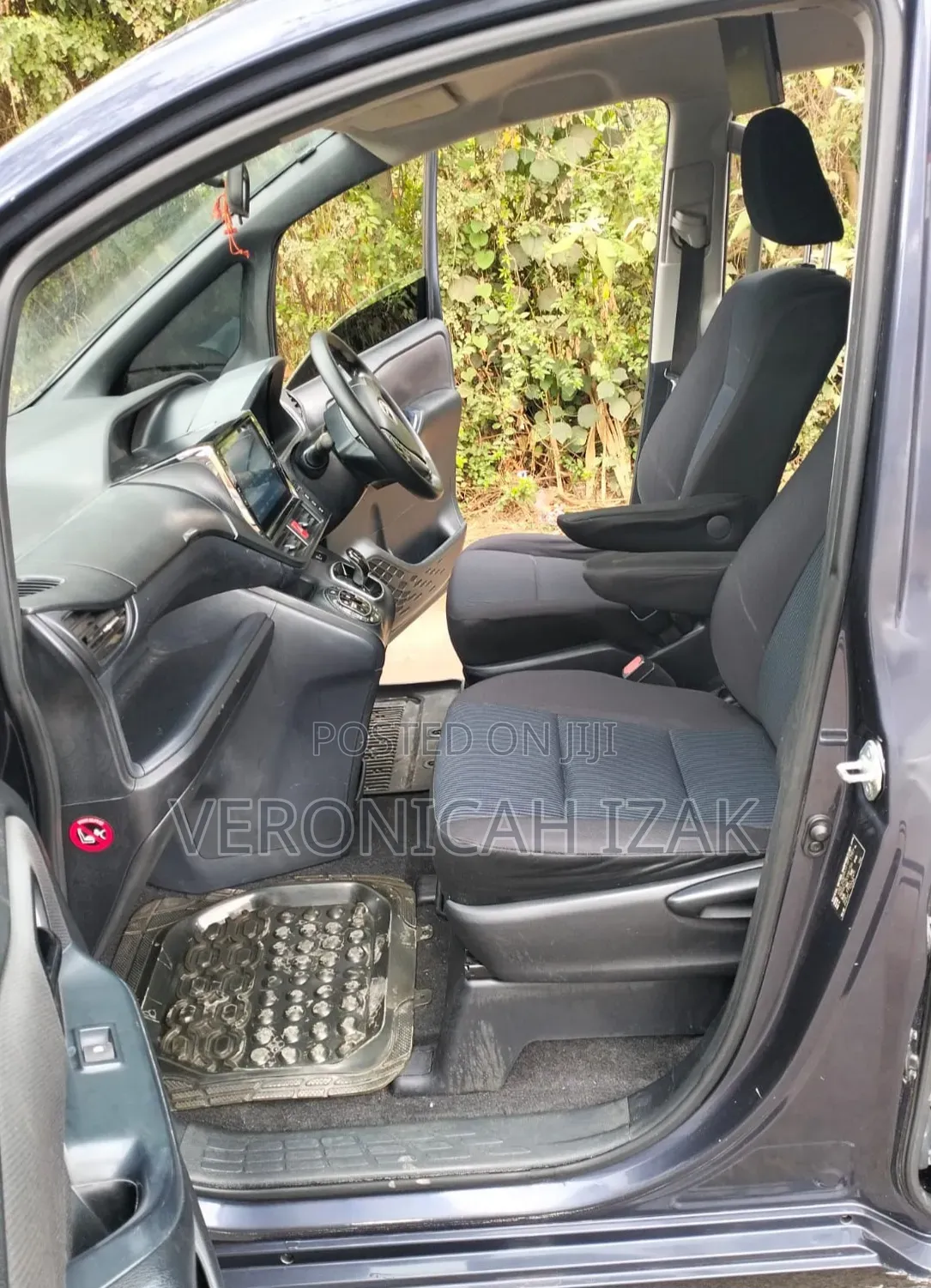 Toyota Voxy 2014 Blue