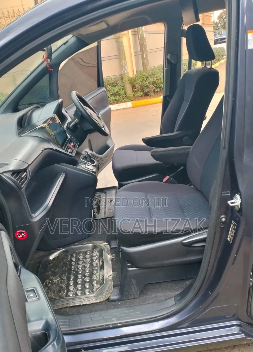 Toyota Voxy 2014 Blue