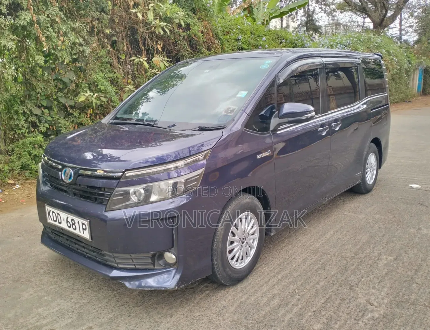 Toyota Voxy 2014 Blue