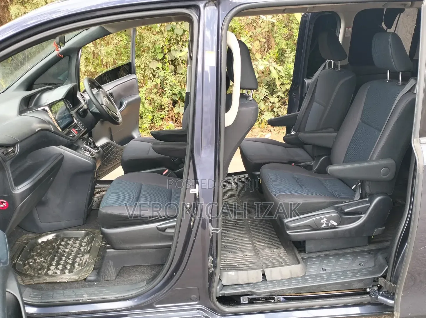 Toyota Voxy 2014 Blue
