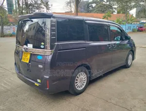 Toyota Voxy 2014 Blue