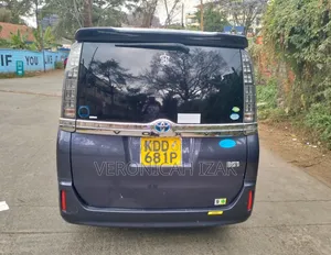 Toyota Voxy 2014 Blue