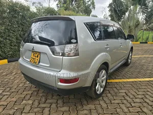 Mitsubishi Outlander 2012 Silver
