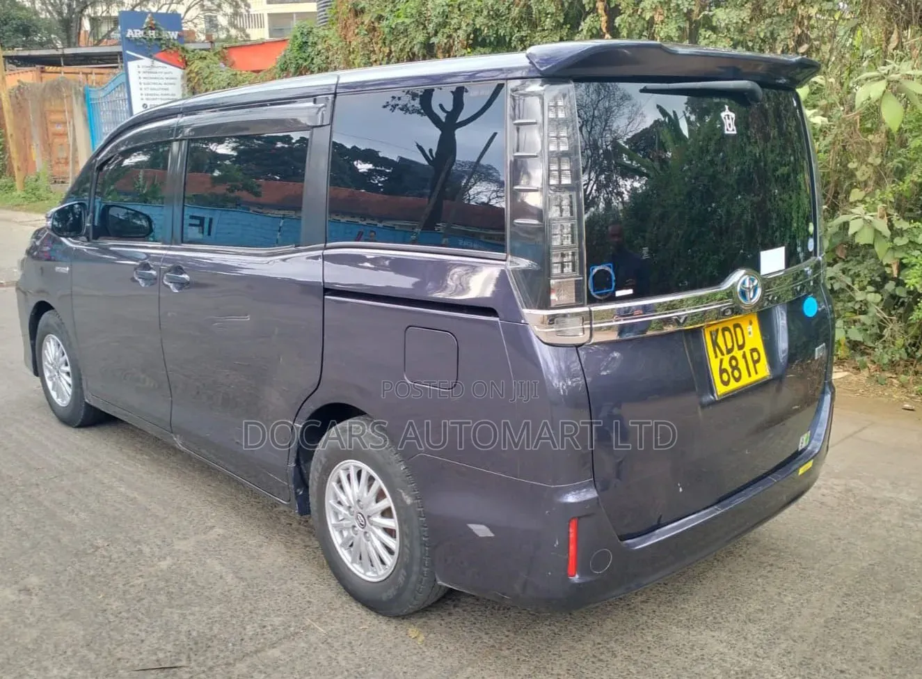 Toyota Voxy 2014 Blue