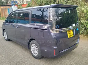 Toyota Voxy 2014 Blue