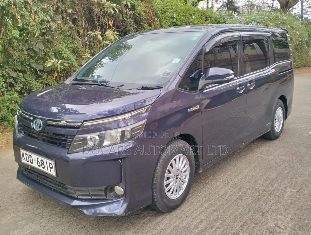 Toyota Voxy 2014 Blue